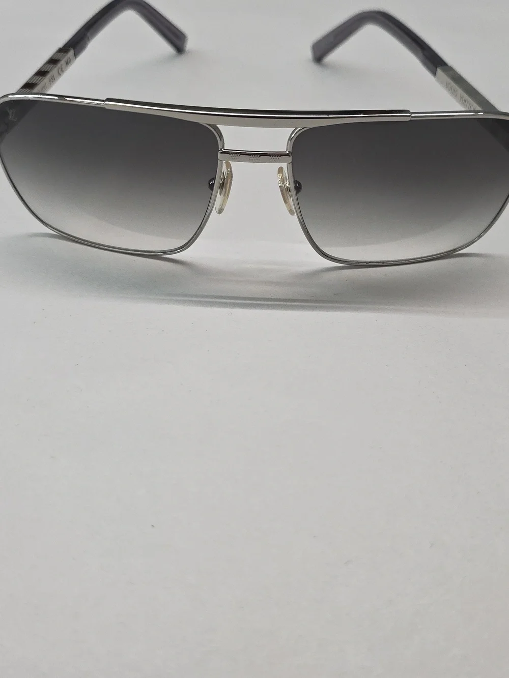 Louis Vuitton Attitude Z0260U Men’s Silver Frame Sunglasses PreOwned - Picture 2 of 10